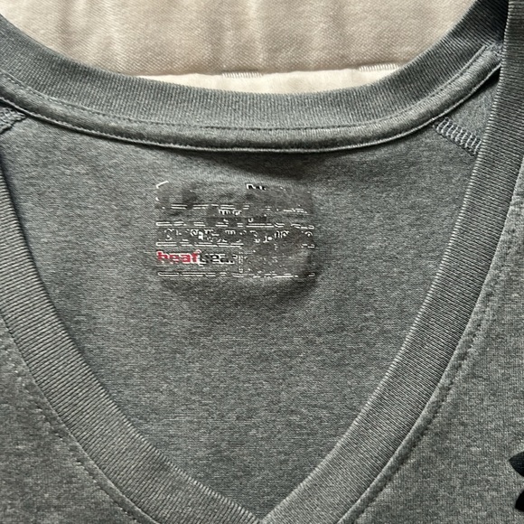 Under Armor tshirt - Picture 3 of 4